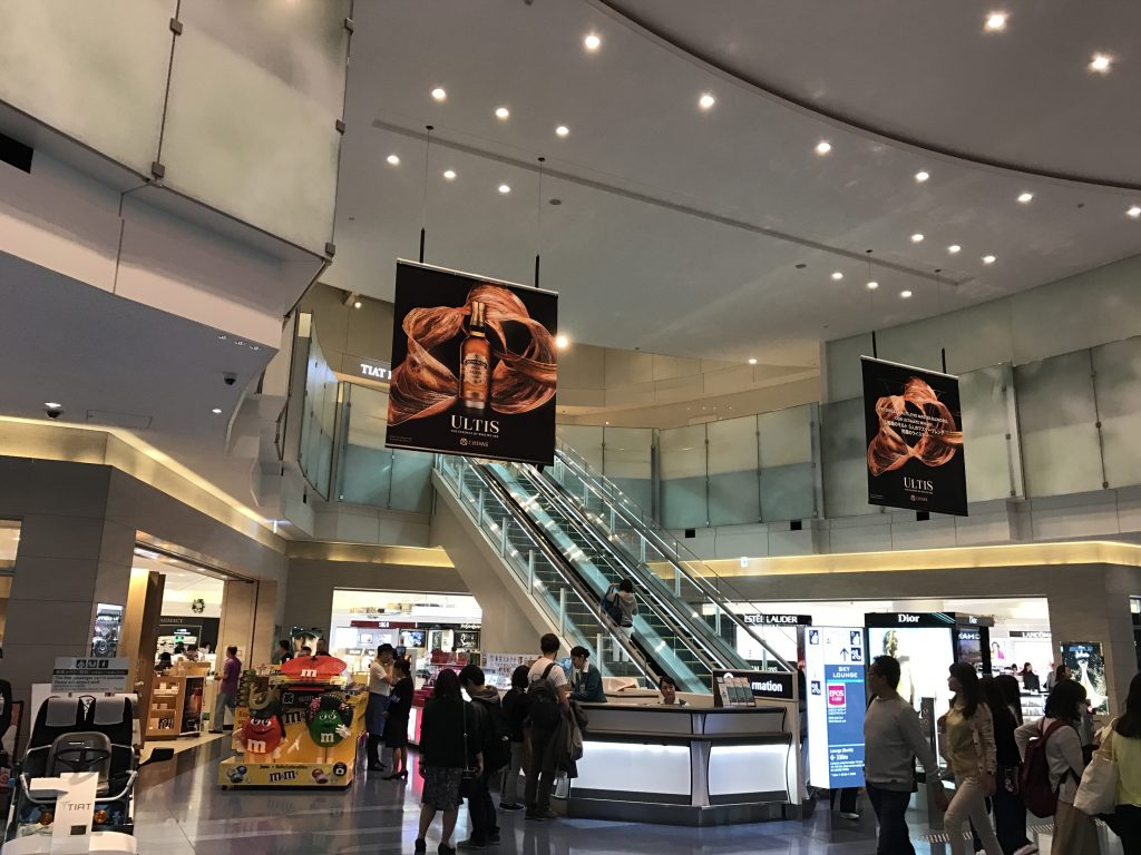 羽田空港出国ロビー