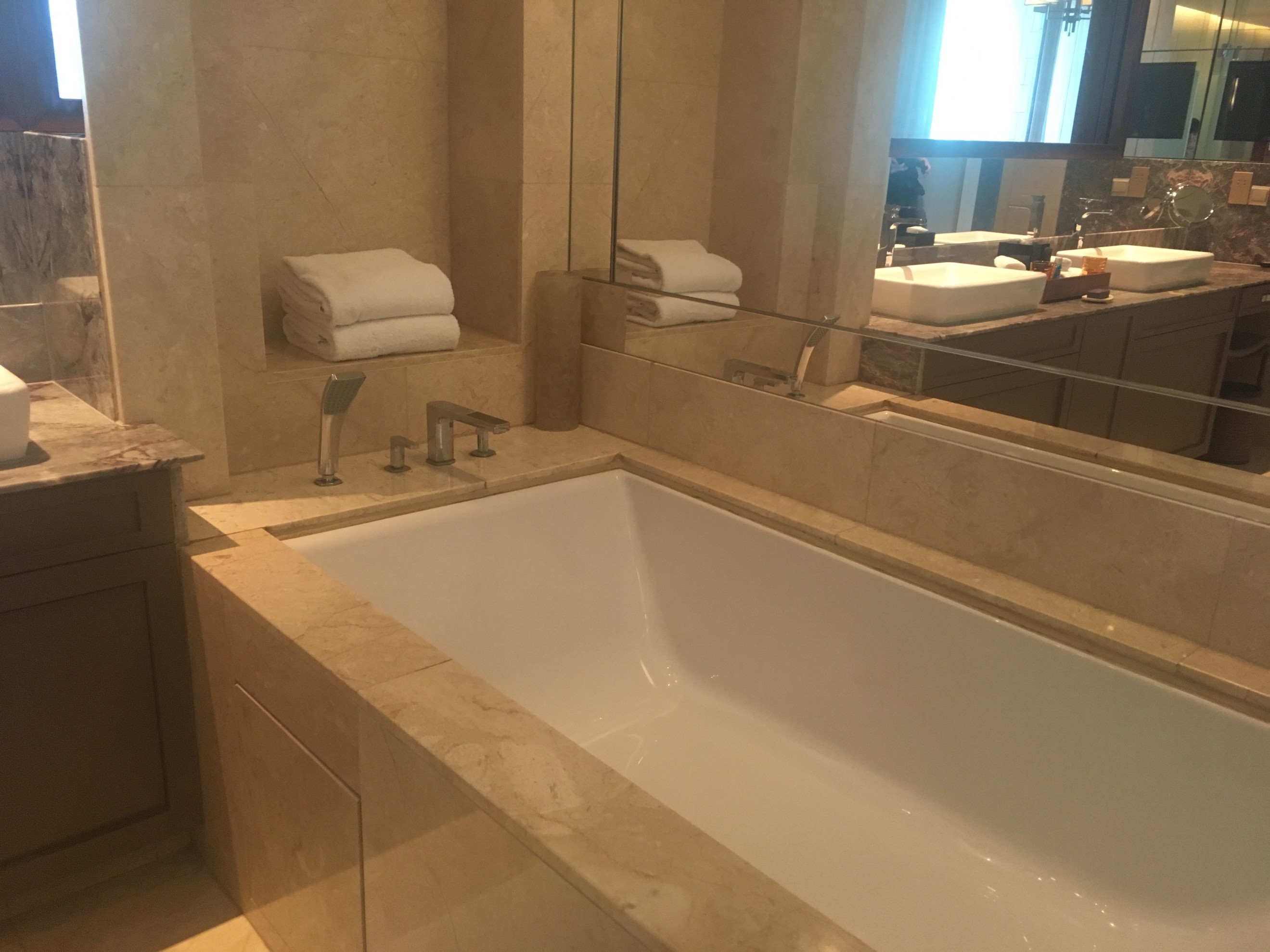 大きなバスルーム