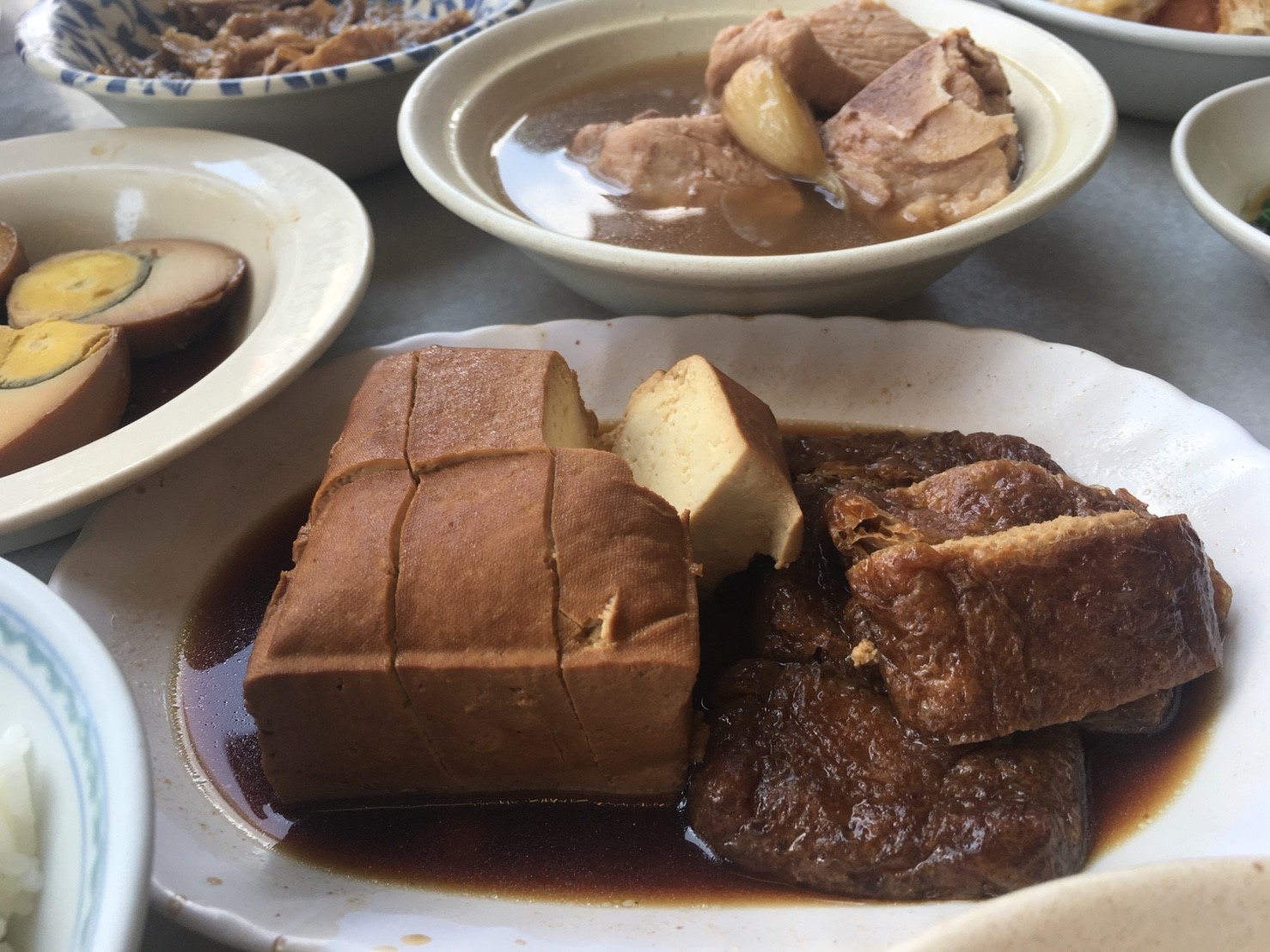 豆干豆ト　油揚げと乾燥したお豆腐を甘辛いソースで味付けした副菜