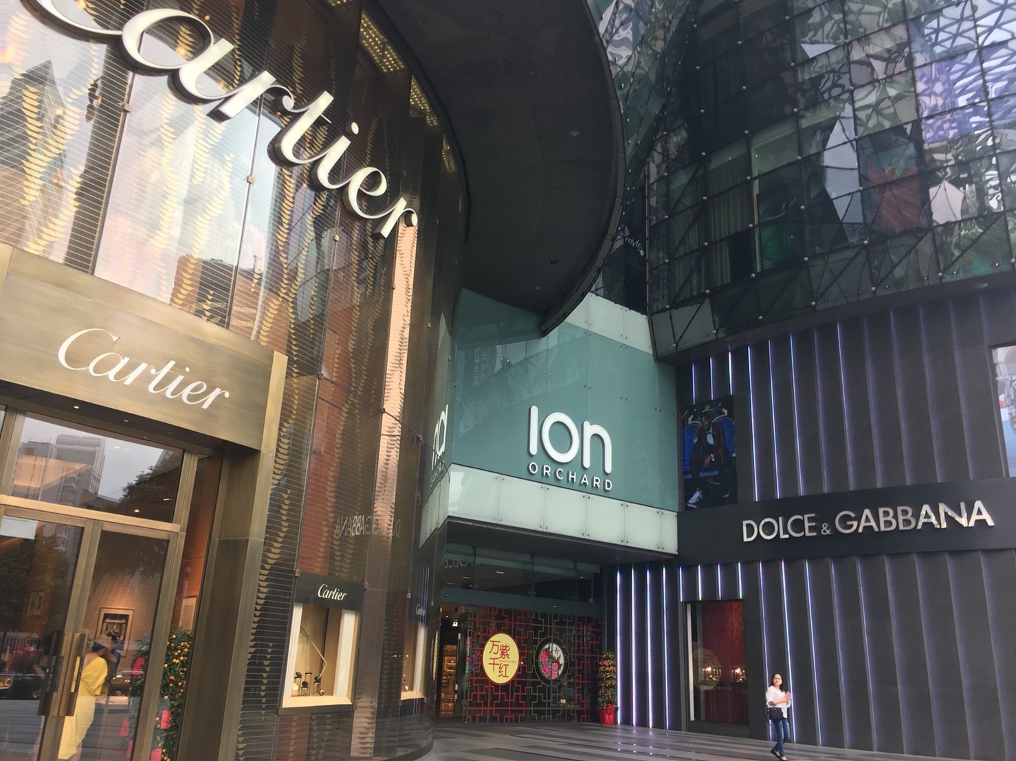 有名なショッピングストリートであるオーチャーロード